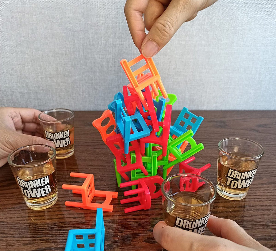 Ariko Drankspel Stoelen stapelen - Drank spel - Vallende stoelen - inclusief 4 glaasjes