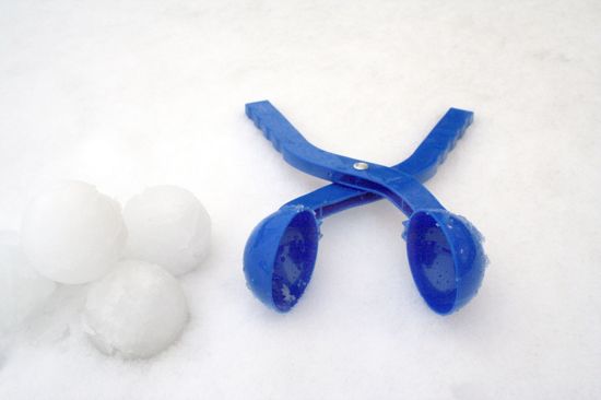 Ariko Stevige Sneeuwballen Maker - extra verstevigde koppeling - Sneeuwballen Tang - Sneeuw Ballenmaker - Winterspeelgoed - Sneeuwspeelgoed- ook geschikt voor zand - Blauw
