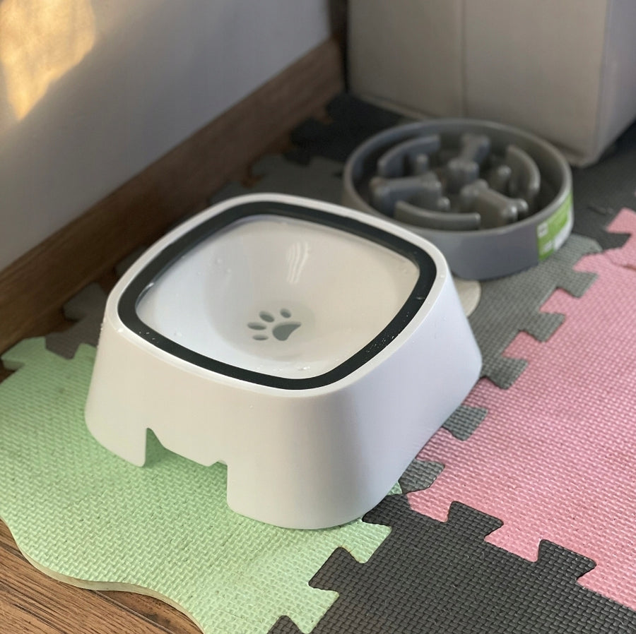 Ariko Drinkbak voor Huisdieren - Anti Lek en Spatvrij - Hygiënisch - Antislip - Vertraagd Drinken - Voorkomt Waterverontreiniging - Robuust - 1,5 Liter - Inclusief Opvouwbare Reisdrinkbakje