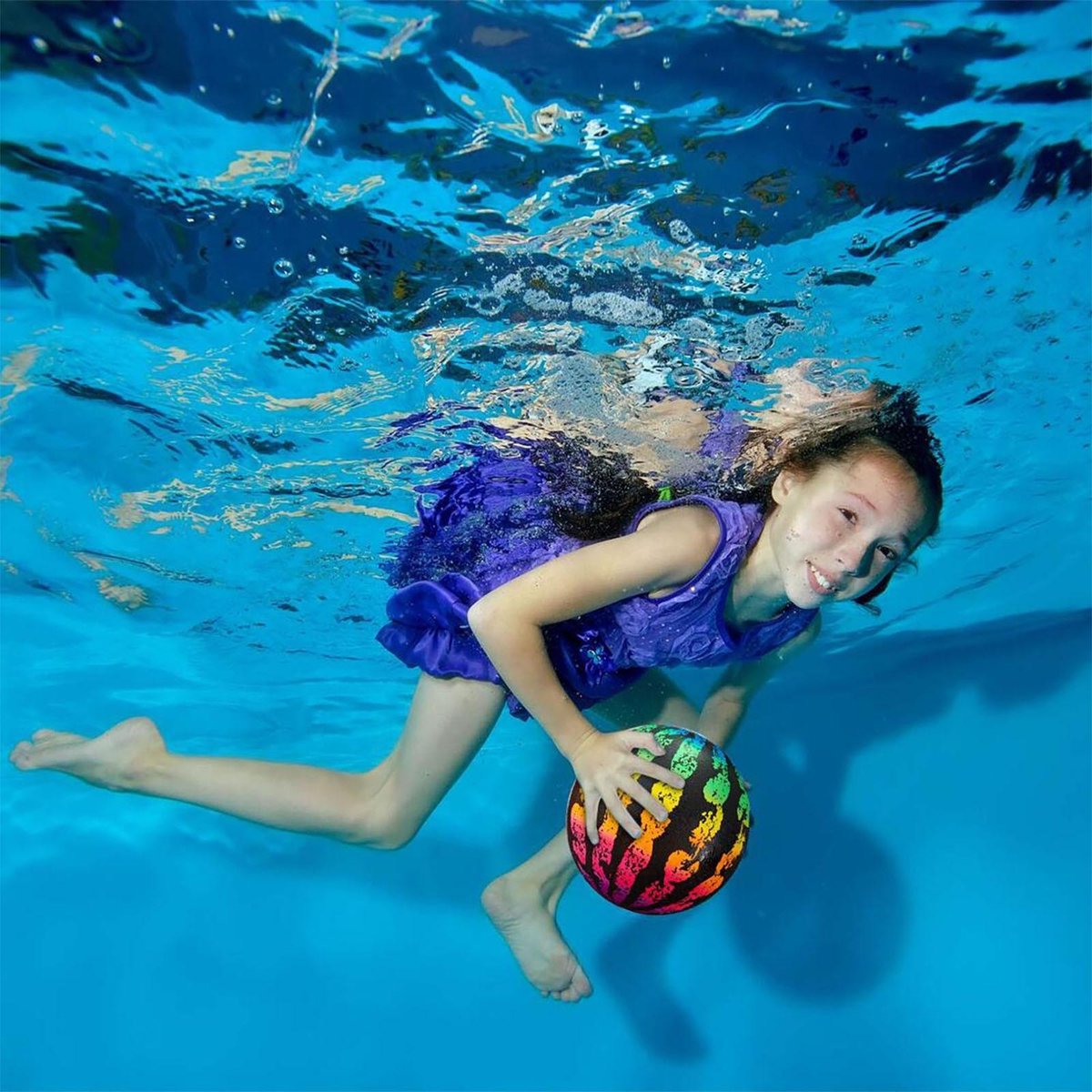 <tc>Ariko</tc>  boule sous-marine robuste XXL | Ballon sous l'eau | Peut être rempli d'eau ou d'air | Boule d'eau | Y compris remplissage d'eau | 22,8 cm | couleurs arc-en-ciel | boule de pastèque
