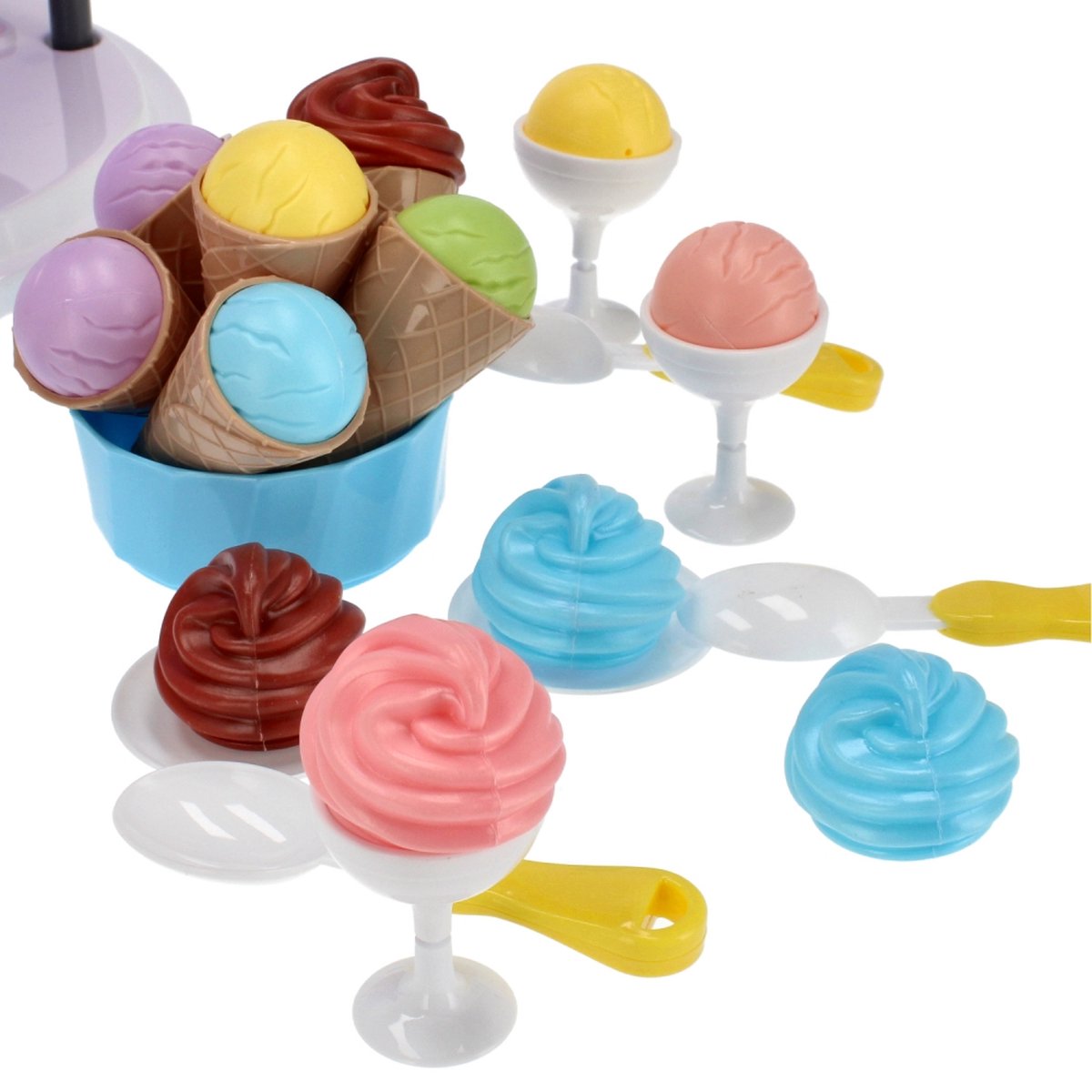 <tc>Ariko</tc>  Spielzeugkoffer Eisdielenwagen Shop 68 Teile - Softeis, italienisches Eis, Geschirr, Waffeln und vieles mehr - praktischer Koffer zum Mitnehmen