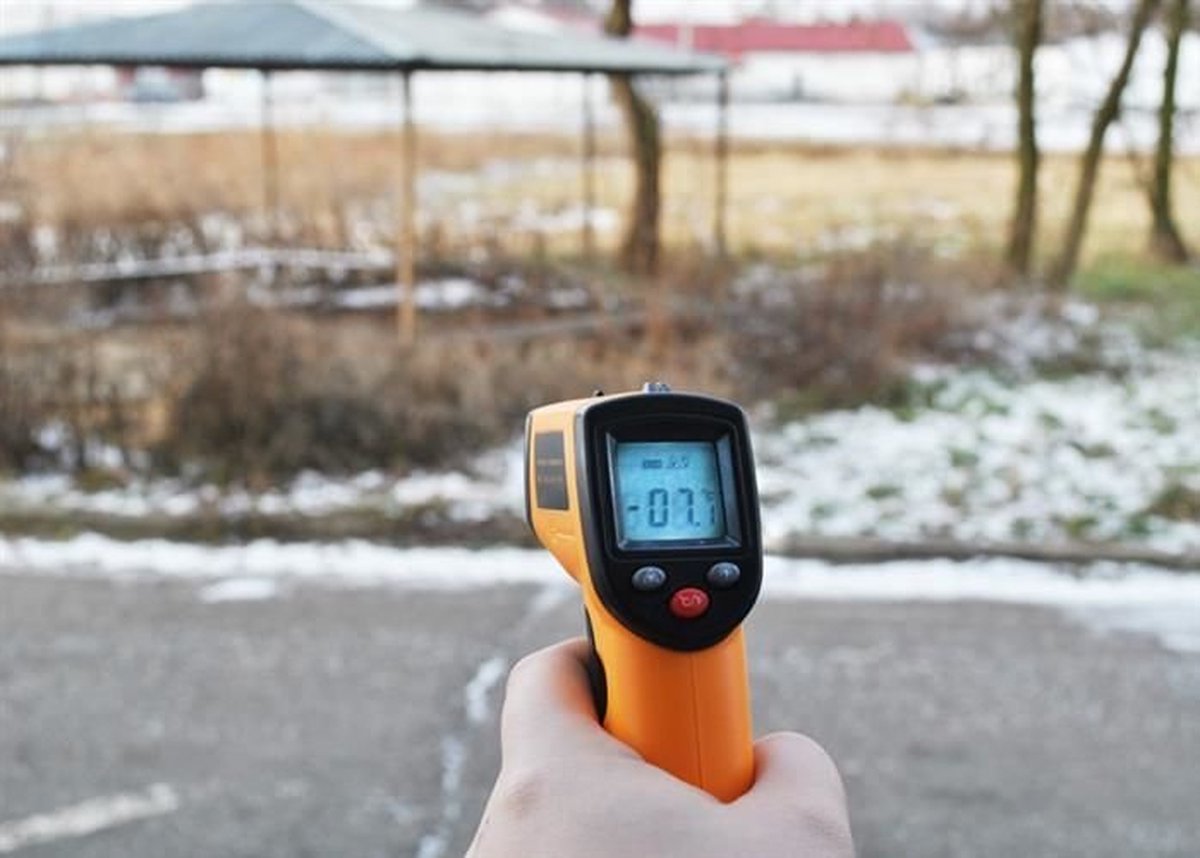 <tc>Ariko</tc>  Infrarot-Laser-Thermometer – Oberflächenthermometer – berührungslos – Laserpointer – Schwarzlicht-LCD-Bildschirm – inkl. Batterien – orange – bis zu 380º