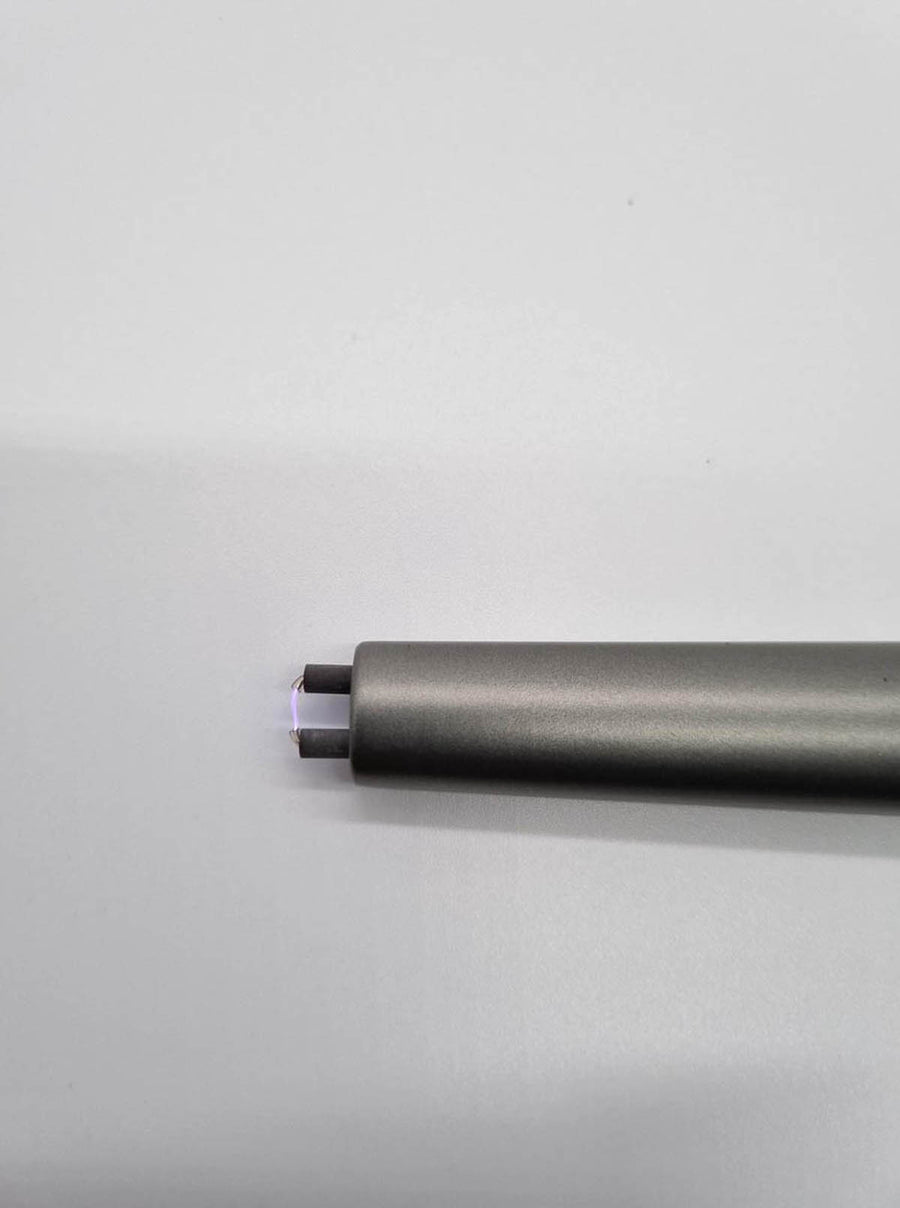 Ariko Luxe Plasma Arc Aansteker (Blauw) in Cadeaudoos | USB- oplaadbaar | Vlamloze elektrische aansteker voor keuken, kaars, BBQ of openhaard | In- en outdoor | Chique design